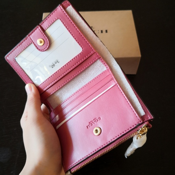 [SOLD] Coach Snap Bifold Wallet - Picture 3 of 5